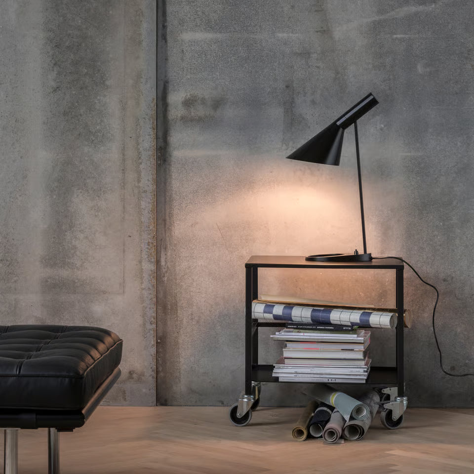 Louis Poulsen AJ Bordslampa – Visningsmodell