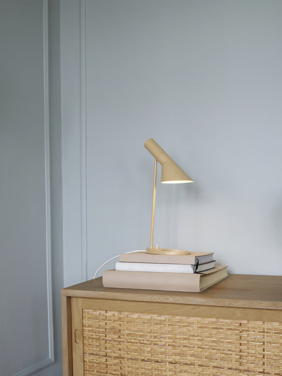 Louis Poulsen AJ Mini bordslampa – rostfritt stål