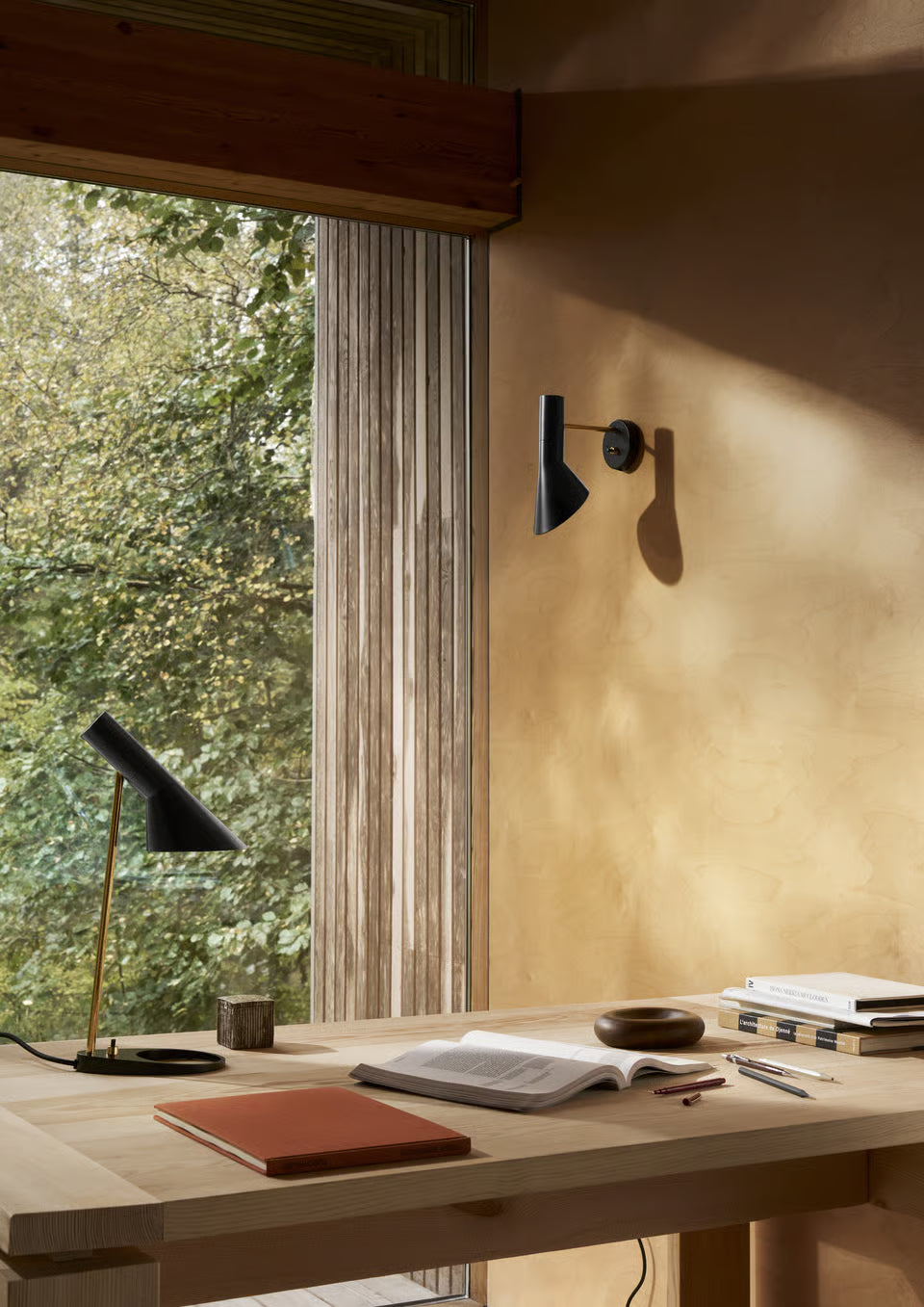 Louis Poulsen AJ vägglampa – fast installation, rostfritt stål